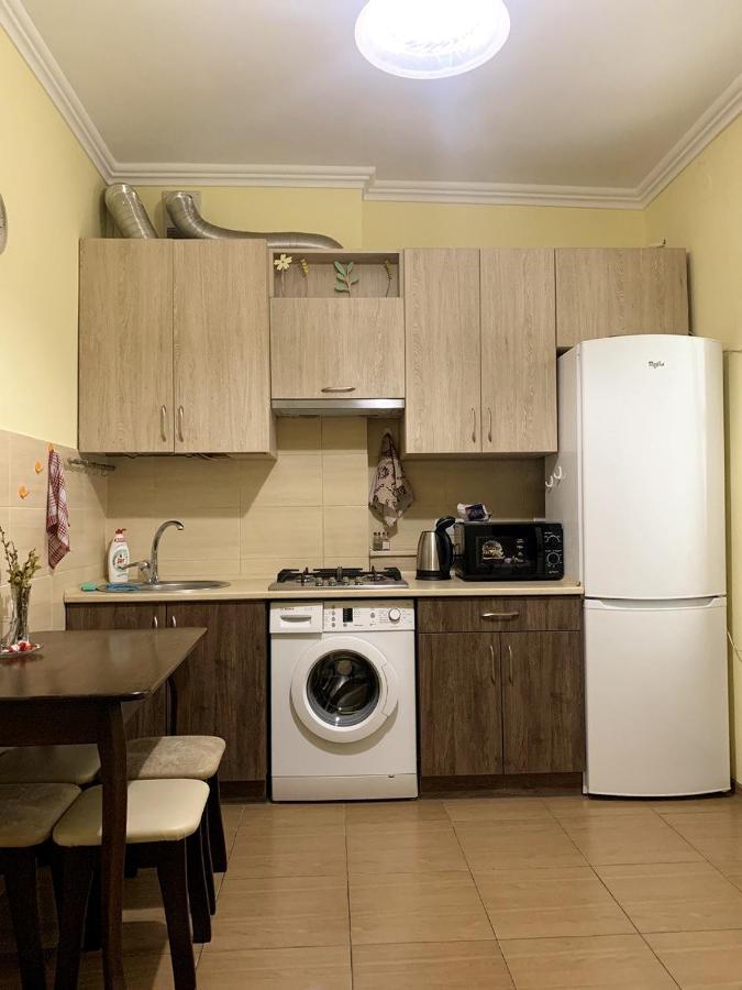 Homey Apartment On Vicheva Str. Lviv Ngoại thất bức ảnh